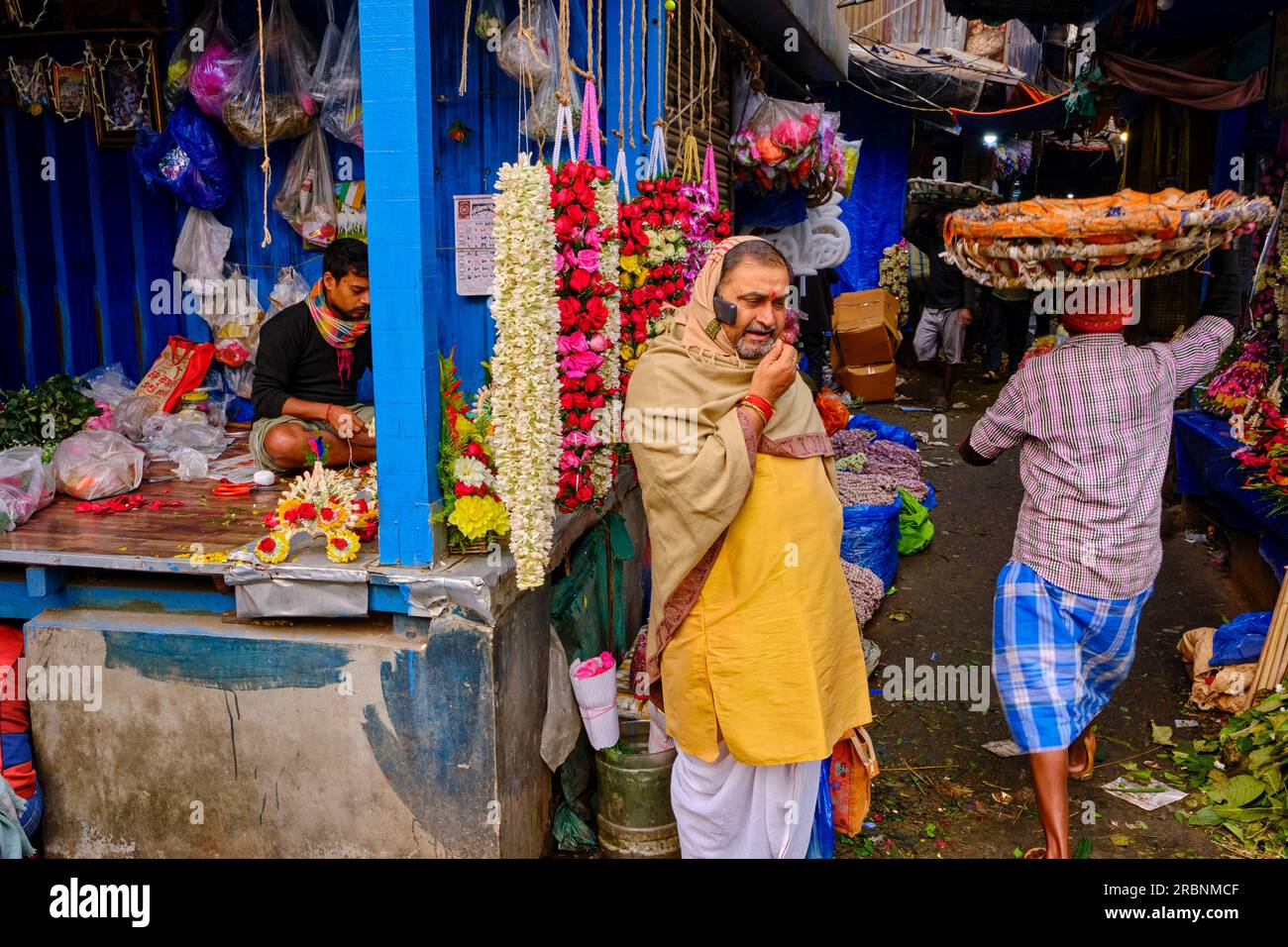 Inde, Bengale Occidental, Kalkutta (Kalkutta), le marche aux Fleurs de Mullik Ghat // Indien, Westbengalen, Kalkutta, Blumenmarkt Mullick Ghat Stockfoto