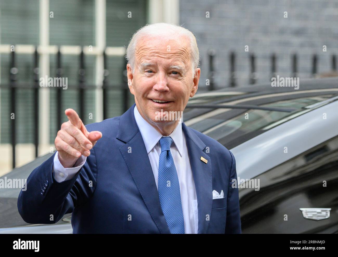 US-Präsident Joe Biden verlässt die Downing Street nach einem Treffen mit dem britischen Premierminister Rishi Sunak in Nummer 10 am 10. Juli 2023 Stockfoto