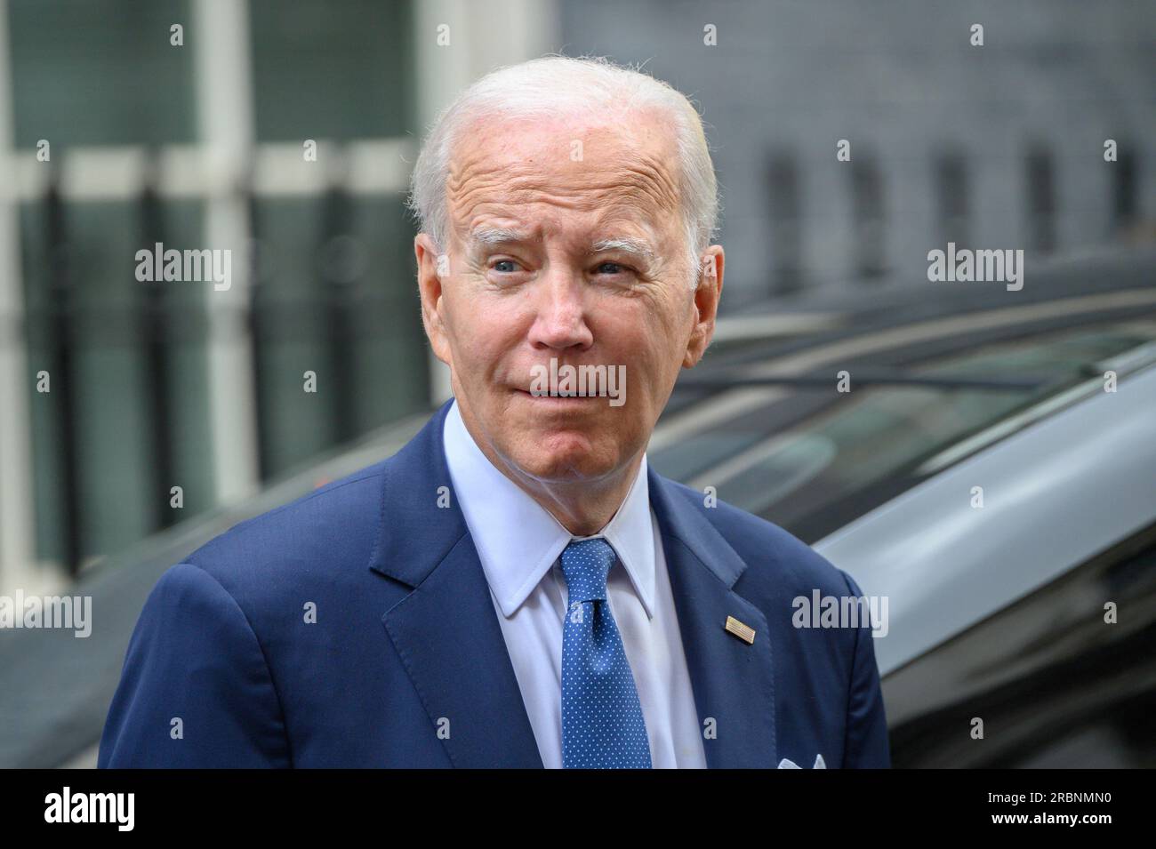 US-Präsident Joe Biden verlässt die Downing Street nach einem Treffen mit dem britischen Premierminister Rishi Sunak in Nummer 10 am 10. Juli 2023 Stockfoto