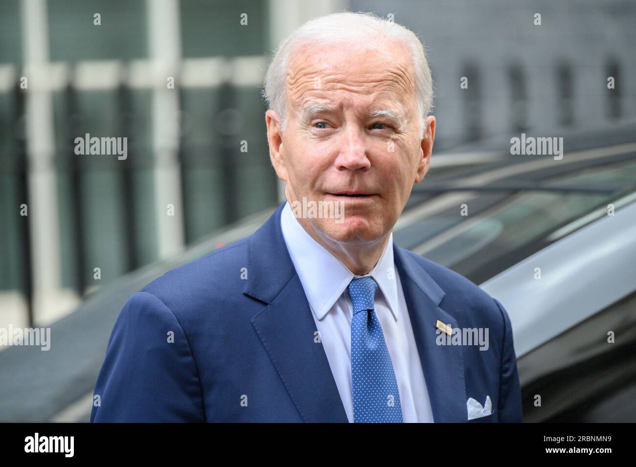 US-Präsident Joe Biden verlässt die Downing Street nach einem Treffen mit dem britischen Premierminister Rishi Sunak in Nummer 10 am 10. Juli 2023 Stockfoto