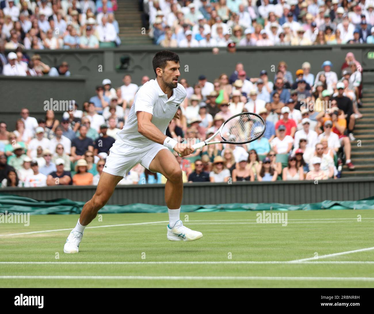 London, Großbritannien. 10. Juli 2023. Serbisch Novak Djokovic tritt am 8. Tag der Wimbledon-Meisterschaft 2023 in London am Montag, den 10. Juli 2023 in seinem Spiel gegen Herbert Hurkacz aus Polen an. Foto: Hugo Philpott/UPI Credit: UPI/Alamy Live News Stockfoto