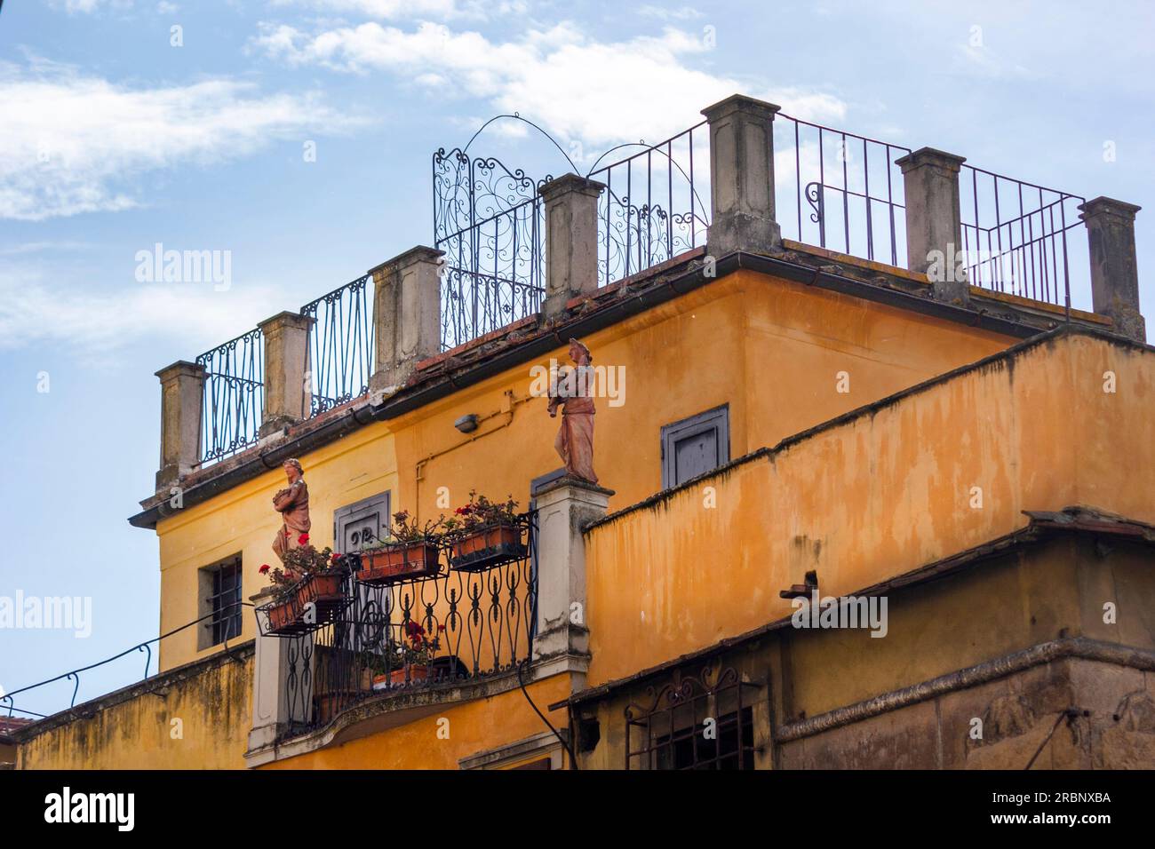 Malerischer Balkon in Florenz im Frühling, Italien. 9. Mai 2023 Stockfoto