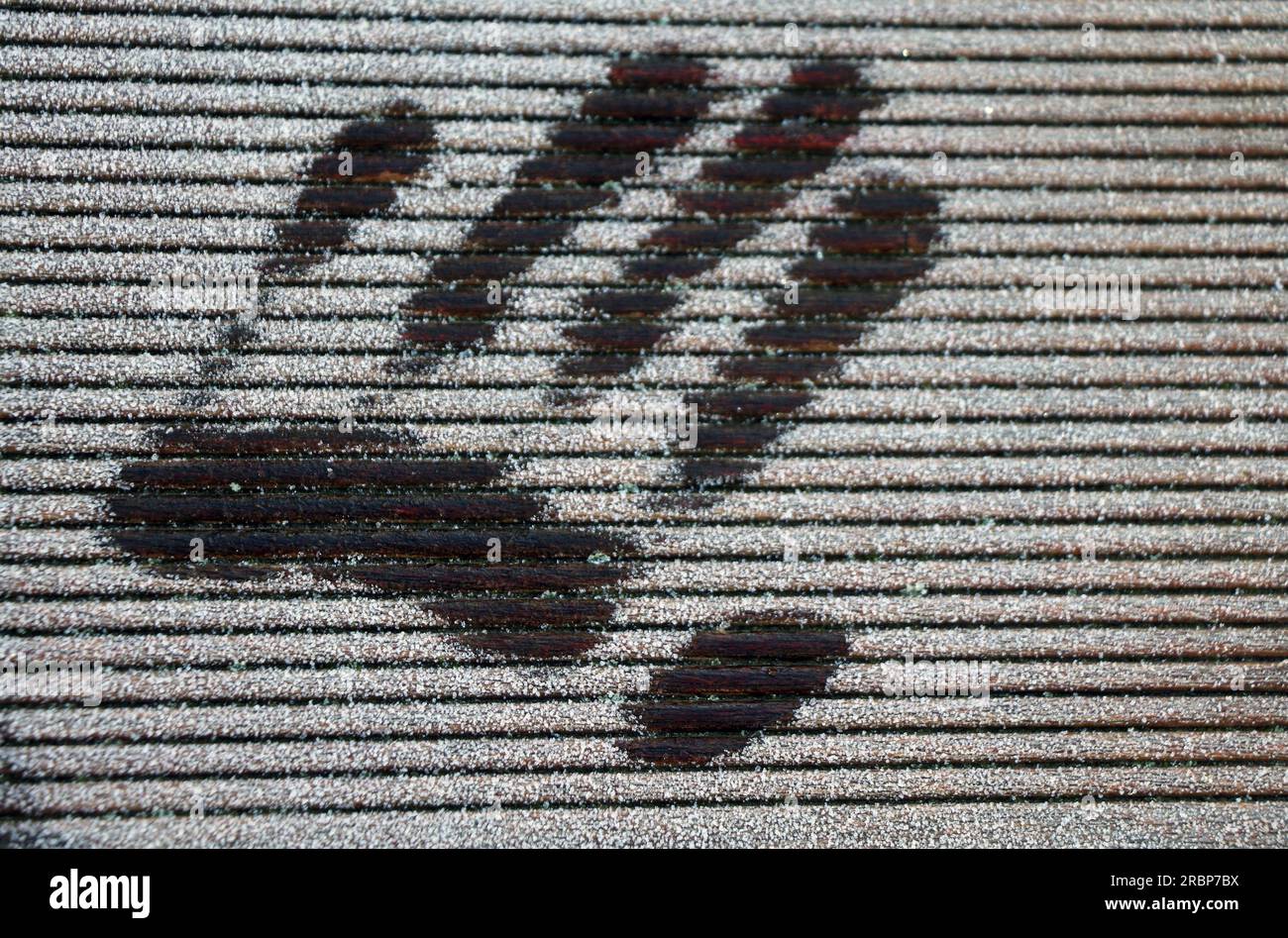 Handabdruck im Winterschnee Stockfoto