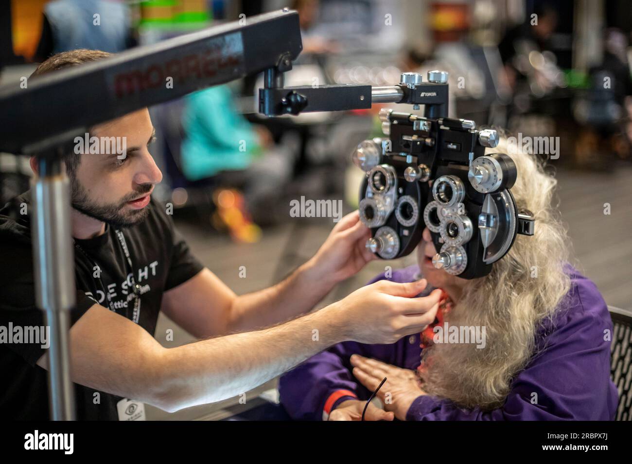 Detroit, Michigan - die OneSight Foundation organisierte eine kostenlose Klinik, die Augenuntersuchungen und verschreibungspflichtige Brillen für einkommensschwache Bewohner anbot. OneSight Stockfoto