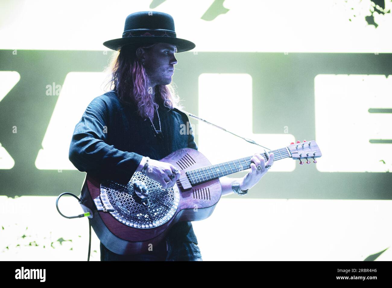 MADRID, MAD COOL FESTIVAL 2023, SPANIEN: Isländischer Musiker, Sänger, Songwriter Jökull Júlíusson von Kaleo, live auf der Bühne des Mad Cool Festivals 2023. Stockfoto