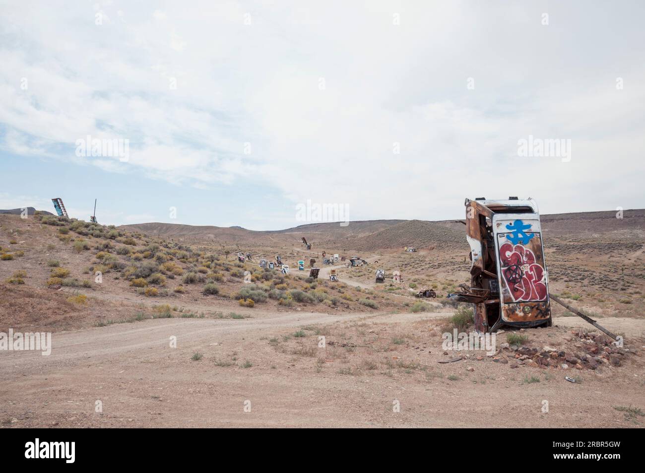 08-14-2017 Goldfield, NV, USA. International Car Forest of the Last Church. Stockfoto