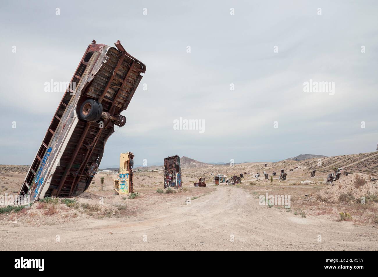 08-14-2017 Goldfield, NV, USA. International Car Forest of the Last Church. Stockfoto
