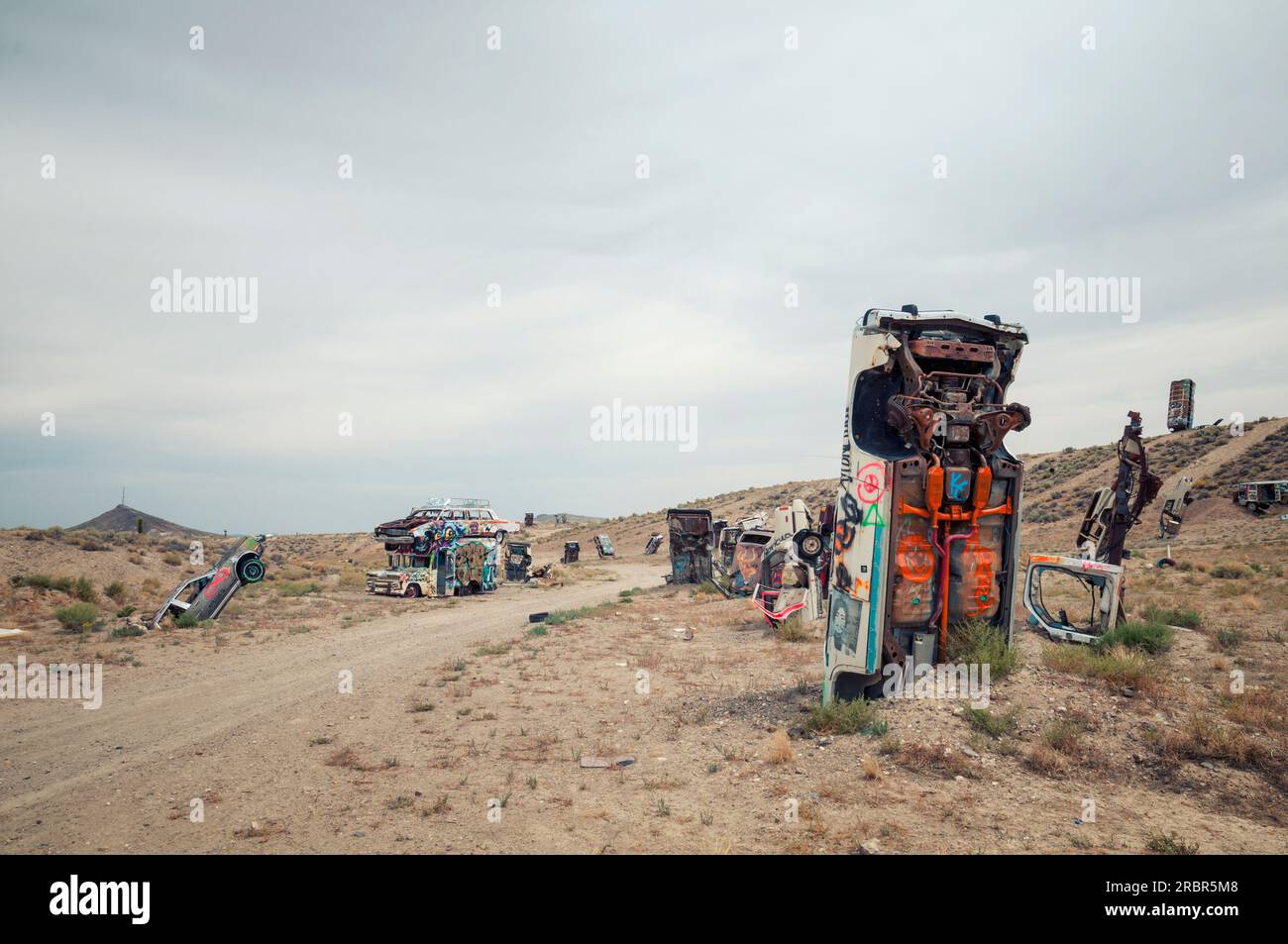 08-14-2017 Goldfield, NV, USA. International Car Forest of the Last Church. Stockfoto