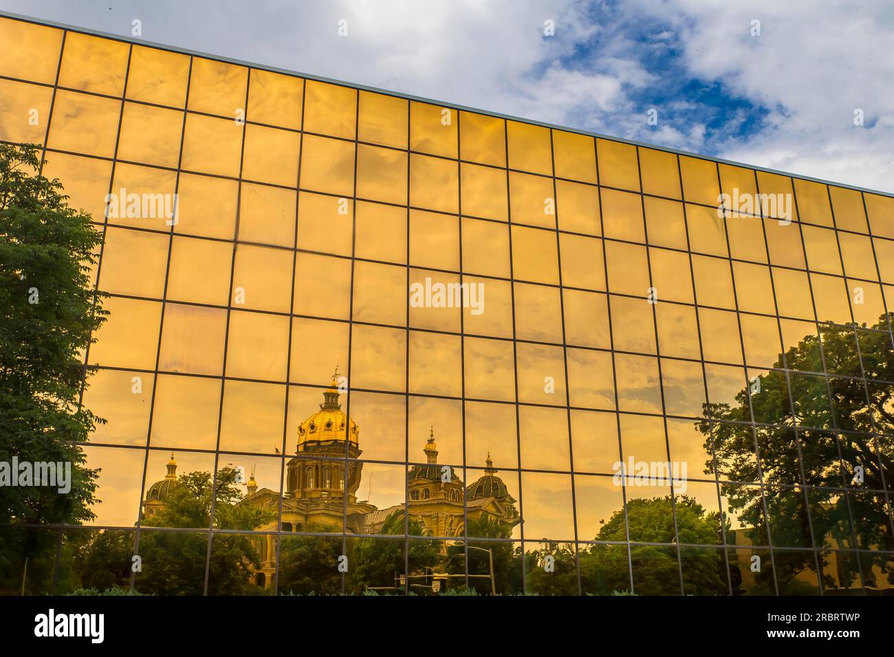 Das Iowa State Capitol ist das Kapitol des US-Bundesstaates Iowa. Es befindet sich in der Hauptstadt des Bundesstaates und beherbergt die Generalversammlung von Iowa Stockfoto