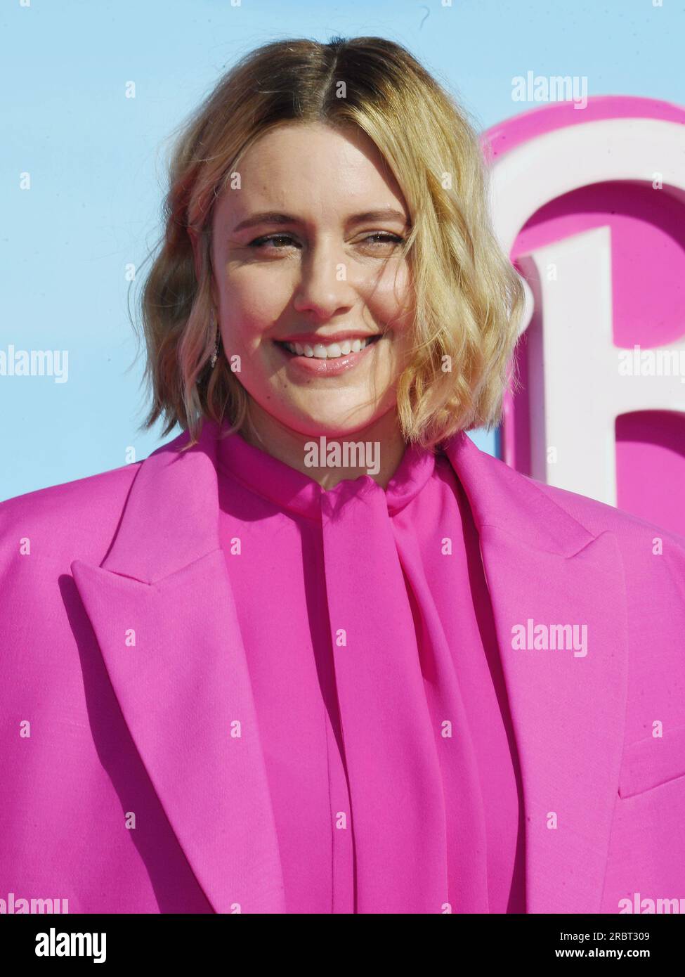 LOS ANGELES, KALIFORNIEN - JULI 09: Regisseurin/Schriftstellerin/EP Greta Gerwig besucht die Weltpremiere von „Barbie“ im Shrine Auditorium und der Expo Hall auf Ju Stockfoto