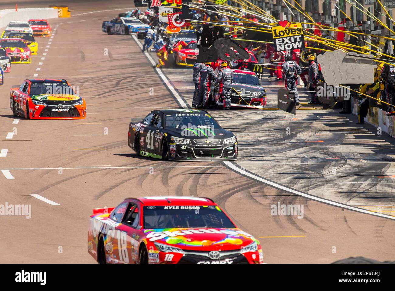 Avondale, AZ, 13. März 2016: Die NASCAR Sprint Cup-Teams gehen auf die Rennstrecke für den Good Sam 500 auf dem Phoenix International Raceway in Avondale, AZ Stockfoto