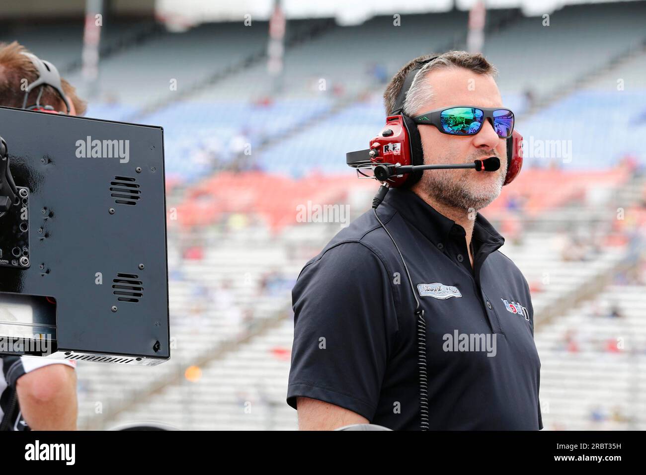 Ft. Worth, TX, 08. April 2016: Tony Stewart (14) wartet auf die Boxenstraße, um sich für den Duck Commander 500 auf dem Texas Motor Speedway in Ft. Worth, Texas Stockfoto