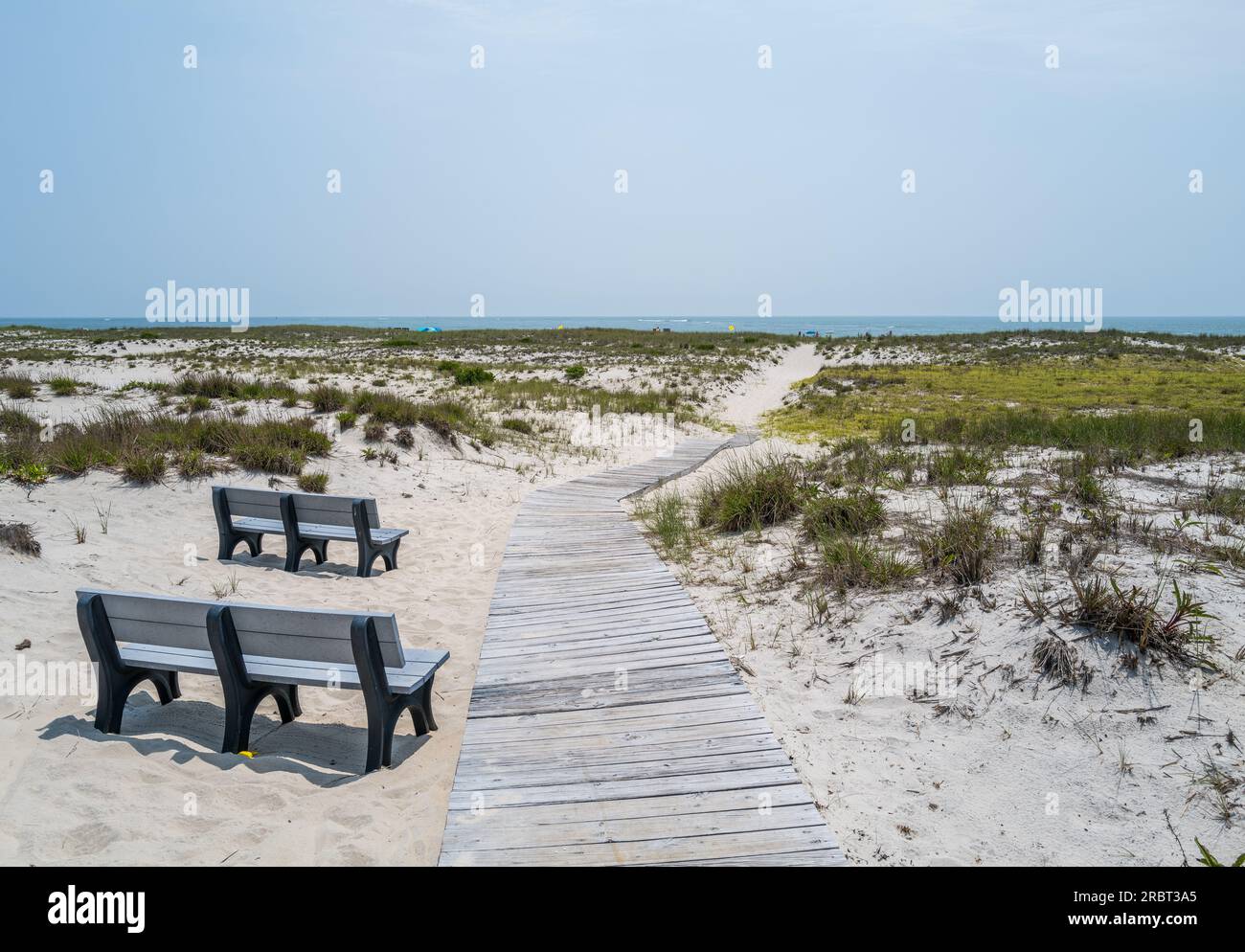 BARNEGAT LIGHT, N.J. – 1. Juli 2023: Auf der Long Beach Island in New Jersey ist ein Pfad zu sehen. Stockfoto