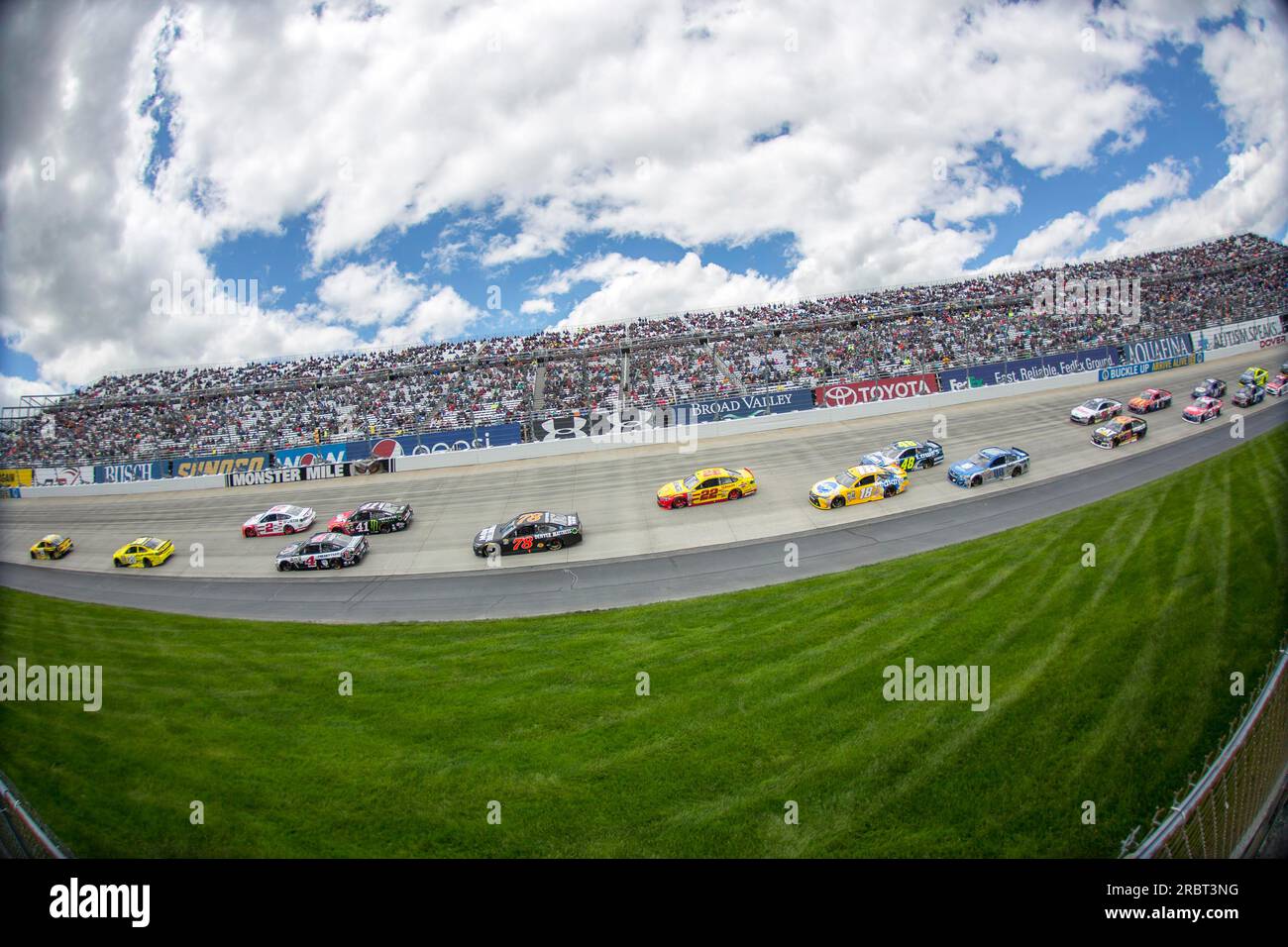 Dover, DE, 15. Mai 2016: Die Teams der NASCAR-Sprint-Cup-Serie begeben sich auf die Rennstrecke für die AAA 400 Benefiting Autism Speakers auf der Dover International Stockfoto
