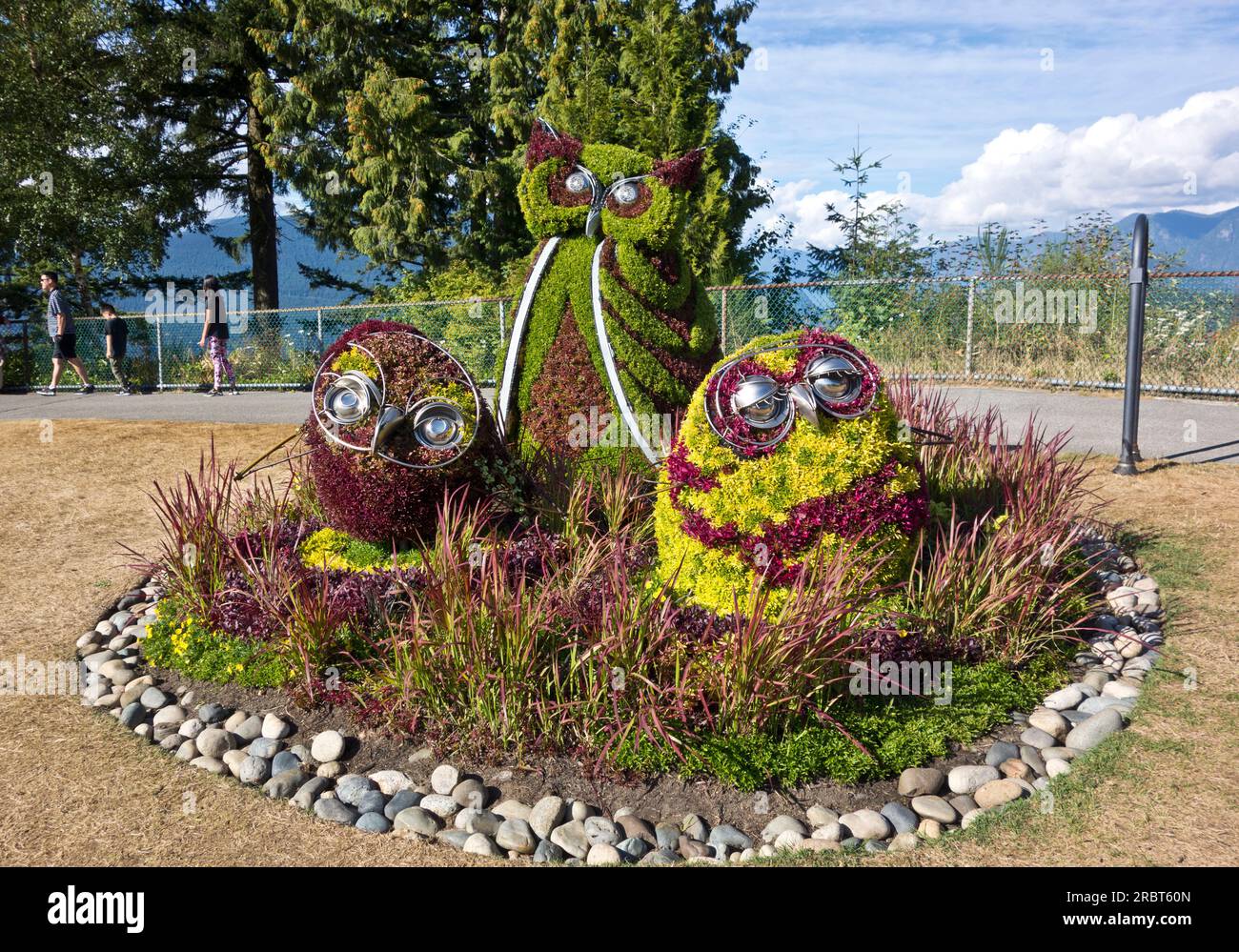Öko-Skulpturen der Eule im Burnaby Mountain Park in Burnaby, BC, Kanada Stockfoto