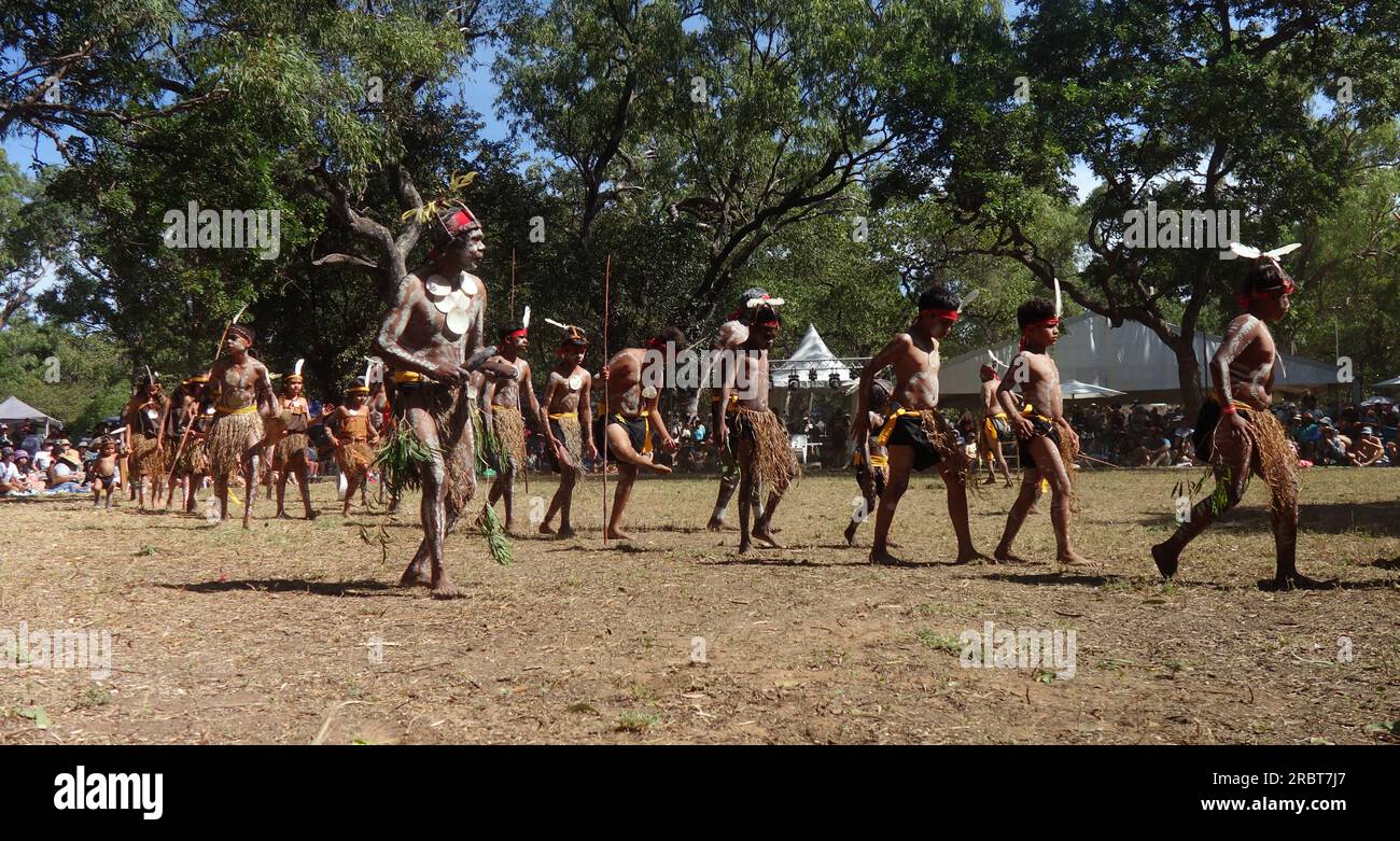 Yarrabah-Tanzteam, Laura Quinkan Indigenous Dance Festival, Cape York Peninsula, Queensland, Australien, 2023. Kein MR oder PR Stockfoto