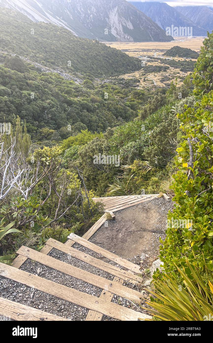 Die Treppen und Treppen, die den steilen Sealy-Tarn-Pfad hinaufsteigen, werden oft als Treppe zum Himmel bezeichnet Stockfoto