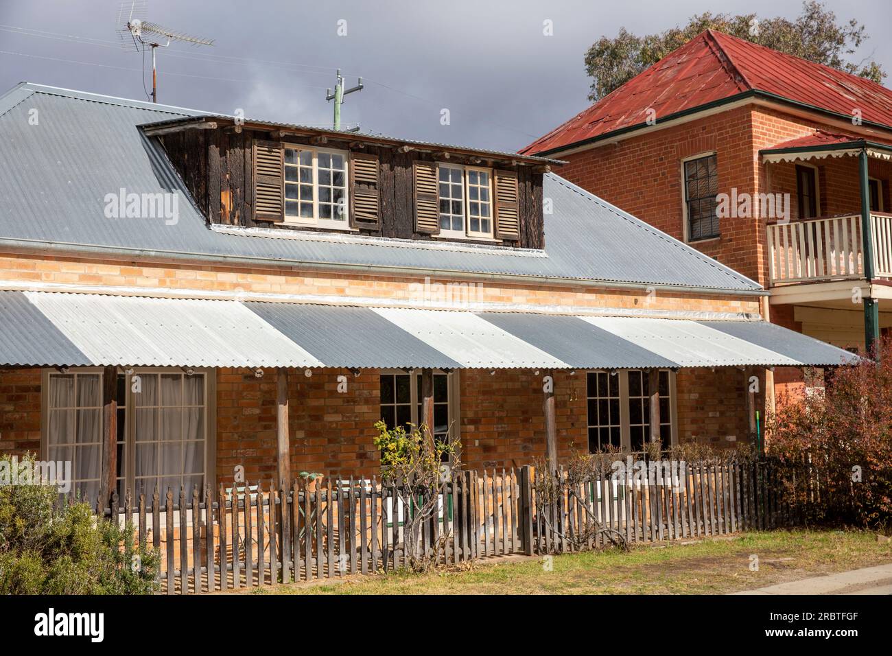 Juli 2023, Sofala Stadtzentrum, kleines NSW Dorf älteste Goldrauschstadt in Australien, historisches Anwesen in der Denison Street, New South Wales, Australien Stockfoto