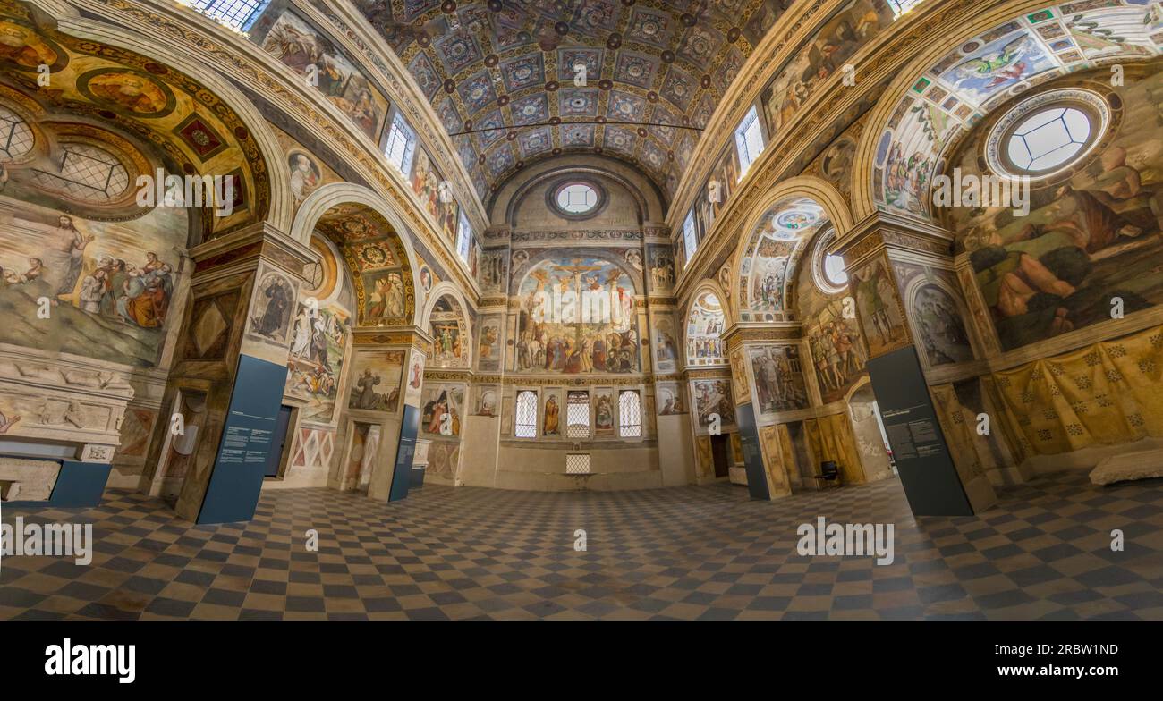 Der Nonnenchor gehört zum UNESCO-Weltkulturerbe und ist ein wichtiges Wahrzeichen in Brescia. Hier vor allem die Fresken Stockfoto