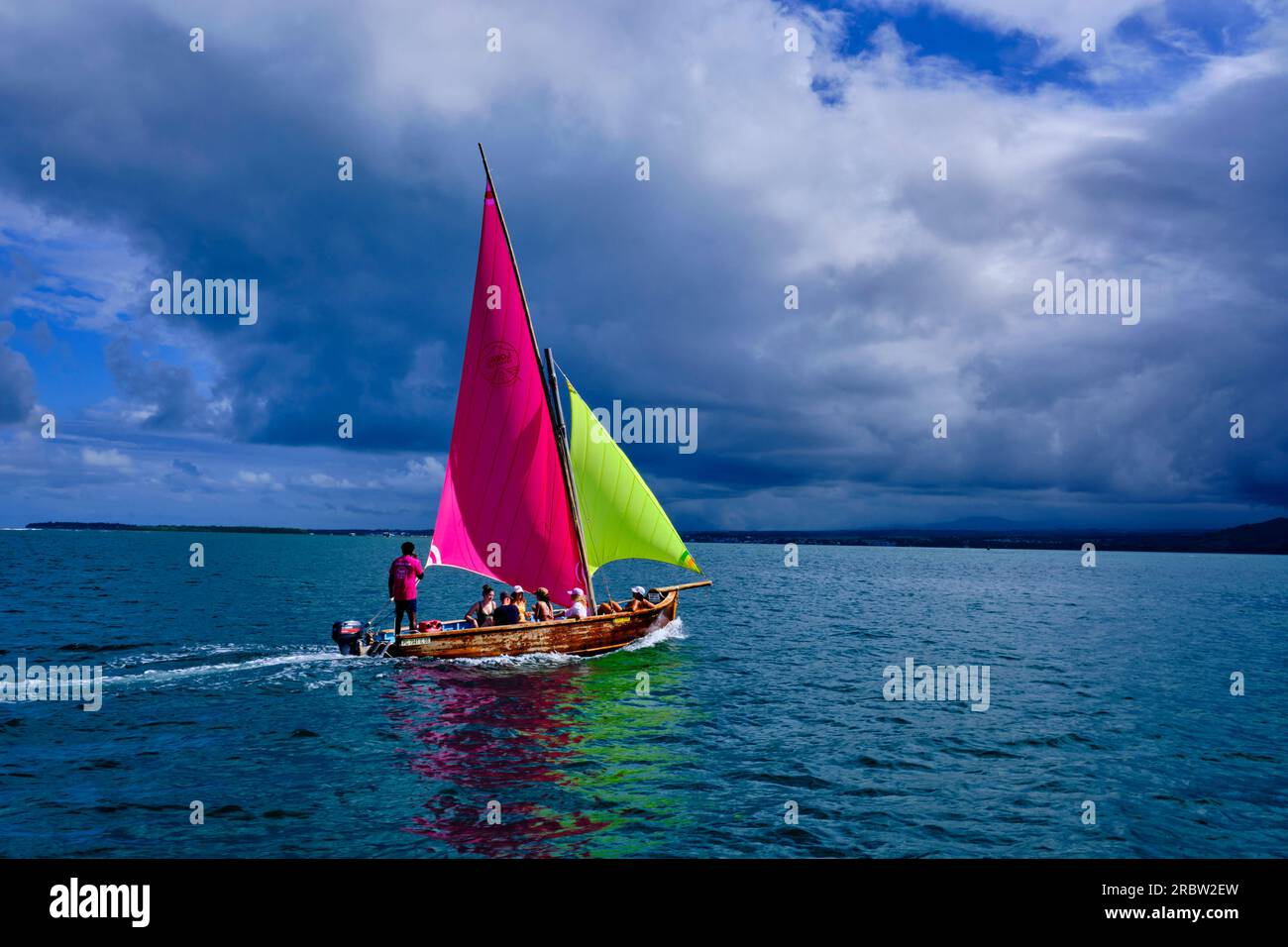 Mauritius, Grand Port District, Old Grand Port, Grand Port Bay, Segeltörn mit Lokal Adventure Moris Stockfoto