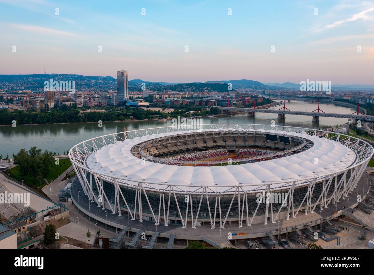Blick auf die Skyline des brandneuen National Athletics Centre von Budapest, in dem die Leichtathletik-Weltmeisterschaft Budapest 23 stattfinden wird. Stockfoto