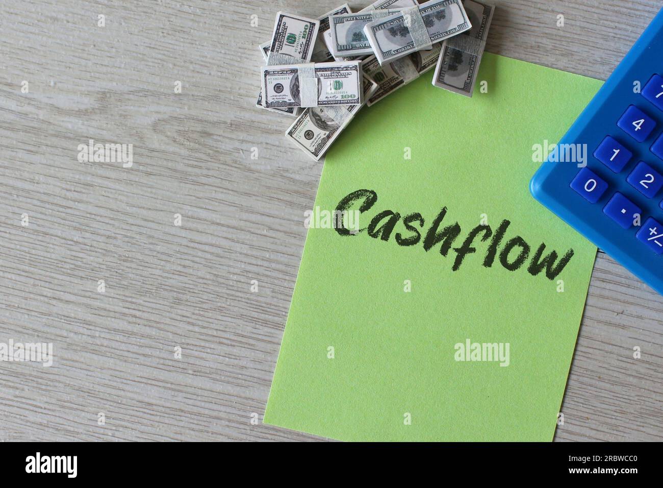 Geld, Taschenrechner und Text-CASHFLOW. Geschäfts- und Finanzkonzept Stockfoto