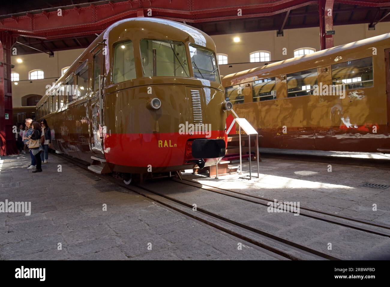 Eine alte DMU-Dieseleisenbahn im National Railway Museum of Pietrarsa, Neapel, Italien Stockfoto