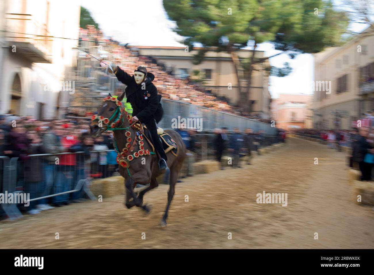 Die Sartiglia ist ein Rennen zum Star, das am letzten Sonntag und Dienstag des Karnevals in Oristano, Sardinien, Italien, Europa stattfindet Stockfoto