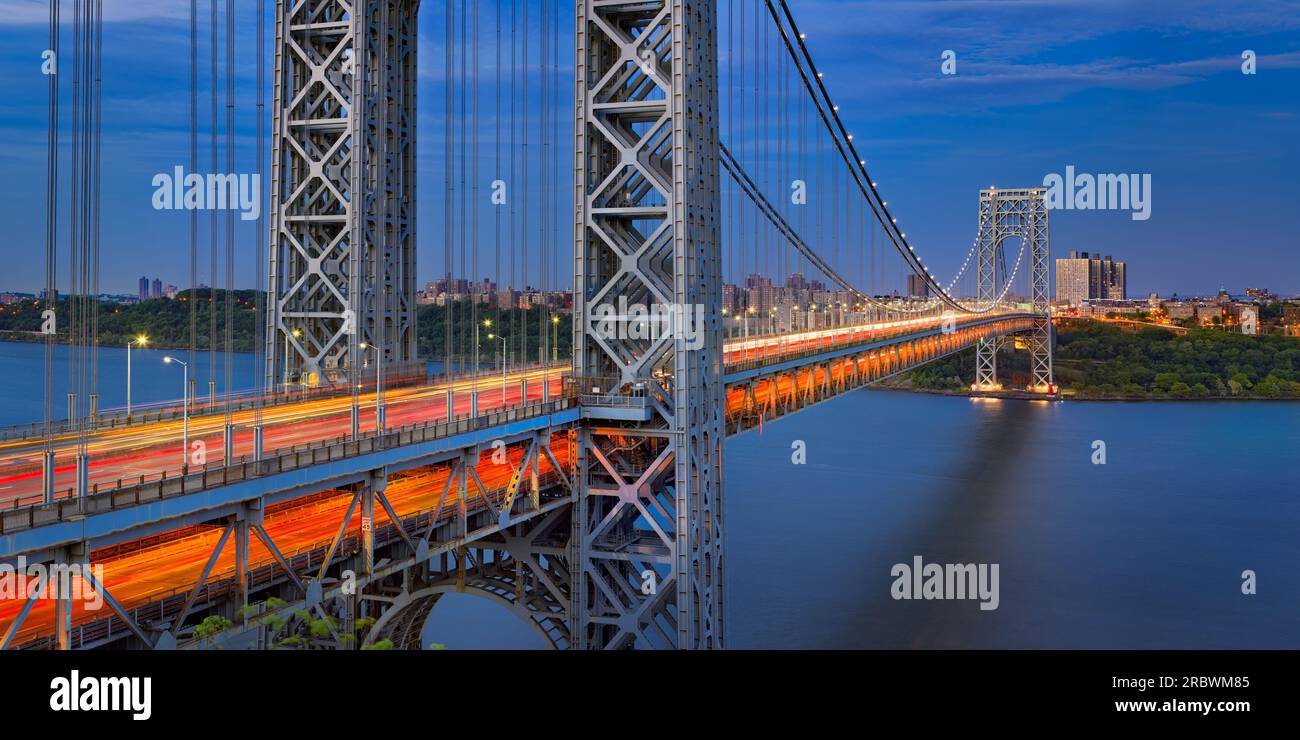 Die George Washington Bridge über den Hudson River am Abend verbindet New Jersey mit Upper Manhattan, New York City Stockfoto