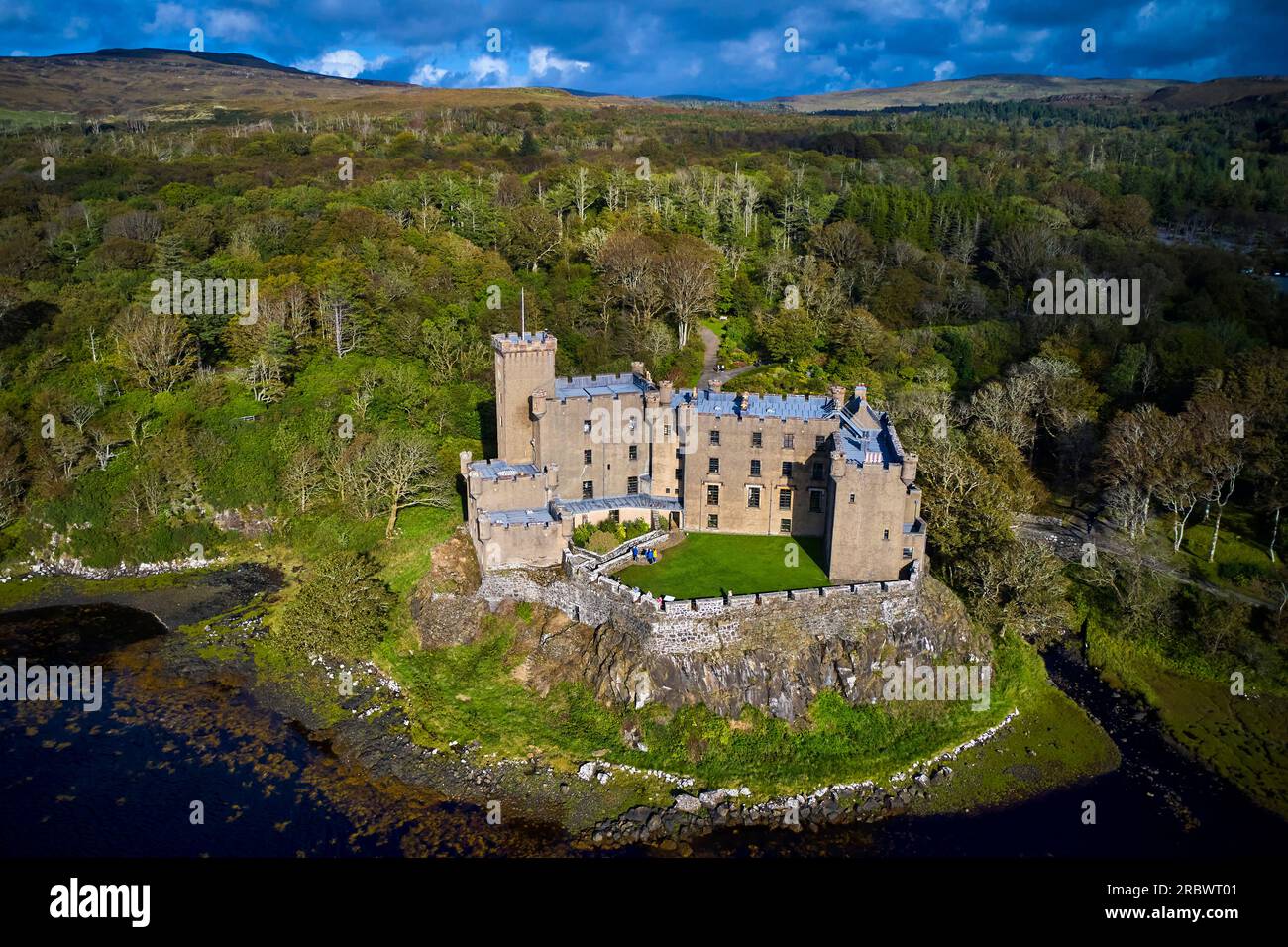 Vereinigtes Königreich, Schottland, Isle of Skye, Loch Dunvegan, Dunvegan Castle, Die Festung des Clans MacLeod seit dem 13. Jahrhundert Stockfoto