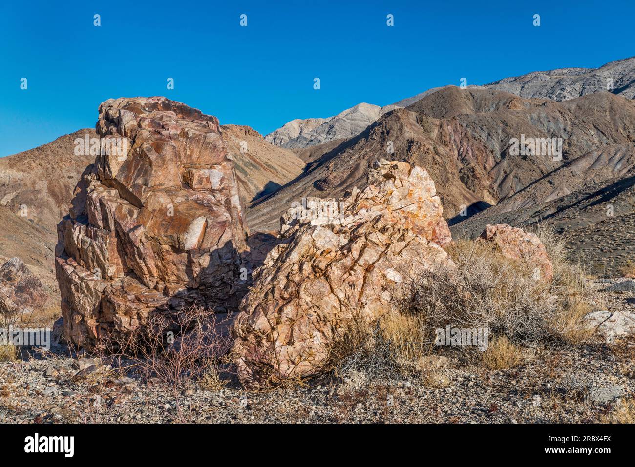 Quarzitfelsen, Big Pine Road, Inyo Mountains, Death Valley National Park, Kalifornien, USA Stockfoto