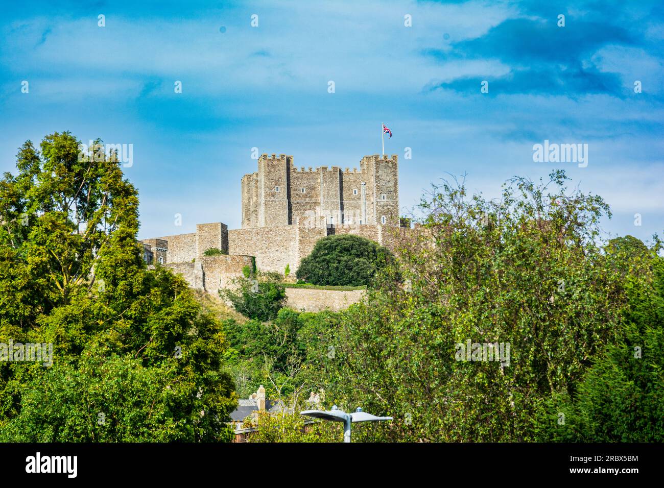 Blick auf Dover Castle von Castle Street, Dover, Kent, England Stockfoto