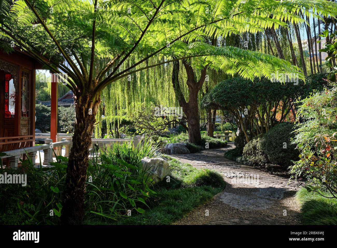 Orientalische und asiatische gartenkultur und erbe Fotos und