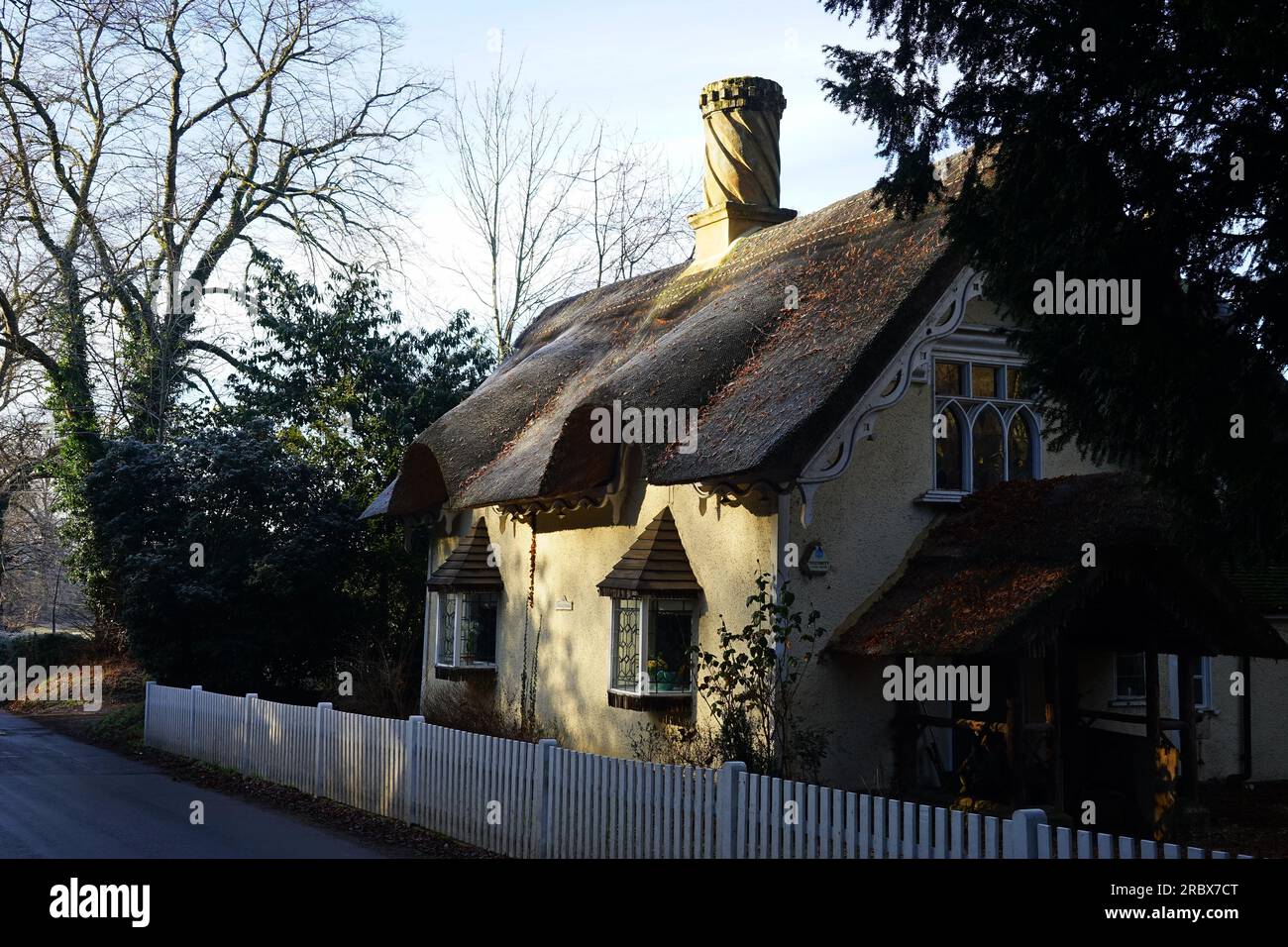 Mattes strohgedecktes Cottage im Old Warden Stockfoto