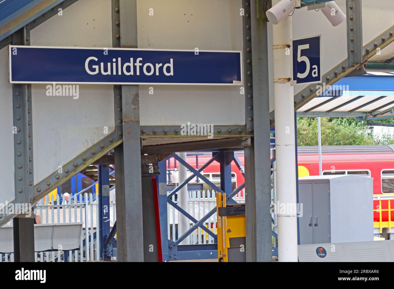 Guildford Station, Bahnsteig 5a, Surrey, England, Vereinigtes Königreich, GU1 4-POLIG Stockfoto