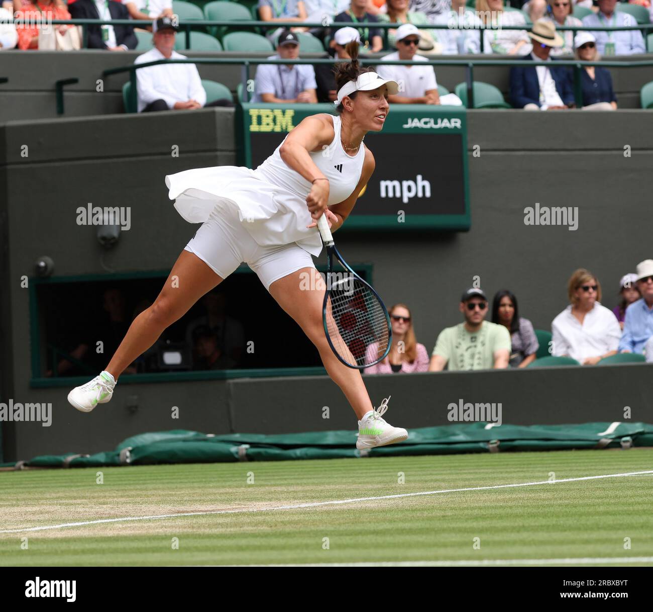 London, Großbritannien. 11. Juli 2023. Die amerikanische Jessica Pegula spielt in ihrem Spiel gegen die tschechische Marketa Vondrousova am 8. Tag der Wimbledon-Meisterschaft 2023 in London am Dienstag, den 11. Juli 2023. Foto: Hugo Philpott/UPI Credit: UPI/Alamy Live News Stockfoto