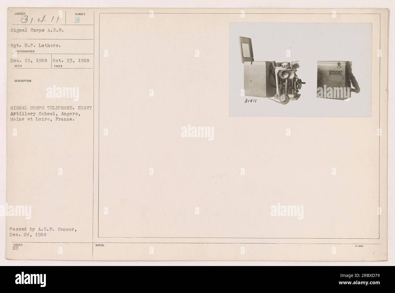 Das Bild zeigt Sgt. H.P. Lothers vom Signalkorps telefoniert an der Heavy Artillery School in Angers, Maine et Loire, Frankreich. Das Foto wurde am 19. Dezember 1918 aufgenommen und ging am 23. Oktober 1918 ein. Es wurde am 24. Dezember 1918 vom A.E.F.-Zensor genehmigt. Stockfoto