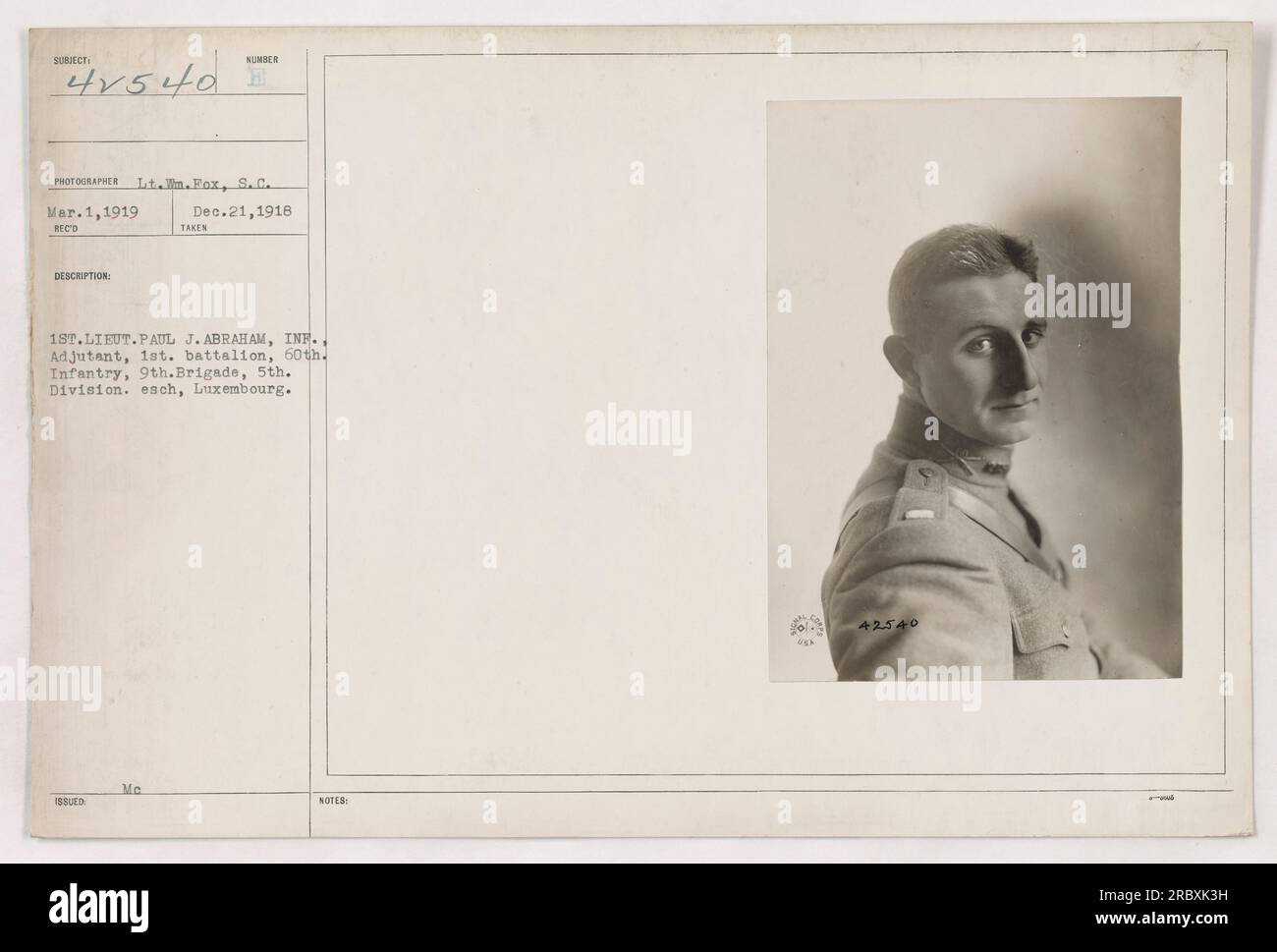 1. Leutnant Paul J. Abraham, Adjutant des 1. Bataillons, 60. Infanterie, 9. Brigade, 5. Division in Esch, Luxemburg. Das Foto wurde vom Fotografen L. Fox aufgenommen und erhielt am 1. März 1919 die Nummer 42540. Das genaue Datum ist der 21. Dezember 1918. Stockfoto