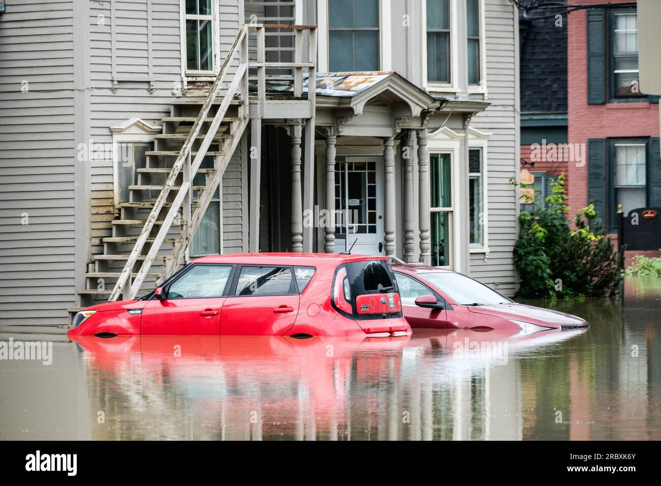 Montpelier, USA. 11. Juli 2023. Autos unter Wasser während der Überschwemmung des Winooski Flusses, der Montpelier, VT, USA, Hauptstadt von Vermont überflutete. 11. Juli 23 Kredit: John Lazenby/Alamy Live News Stockfoto