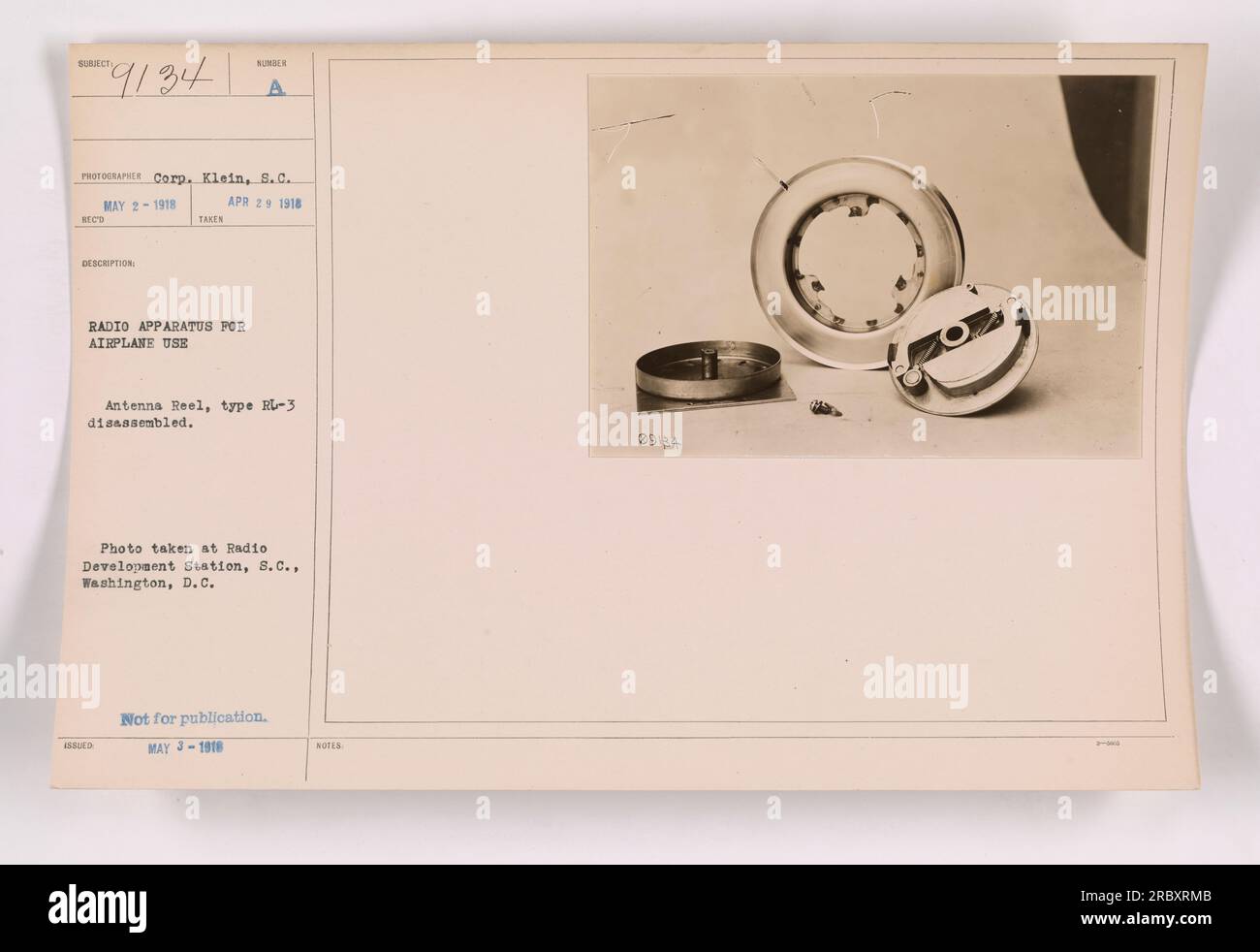Abbildung einer zerlegten Antennenrolle (Typ R-3) für Funkgeräte in Flugzeugen. Foto von der Radio Development Station in Washington, D.C. während des Ersten Weltkriegs. Nicht zur Veröffentlichung vorgesehen. Aufgenommen am 2. Mai 1918. Stockfoto