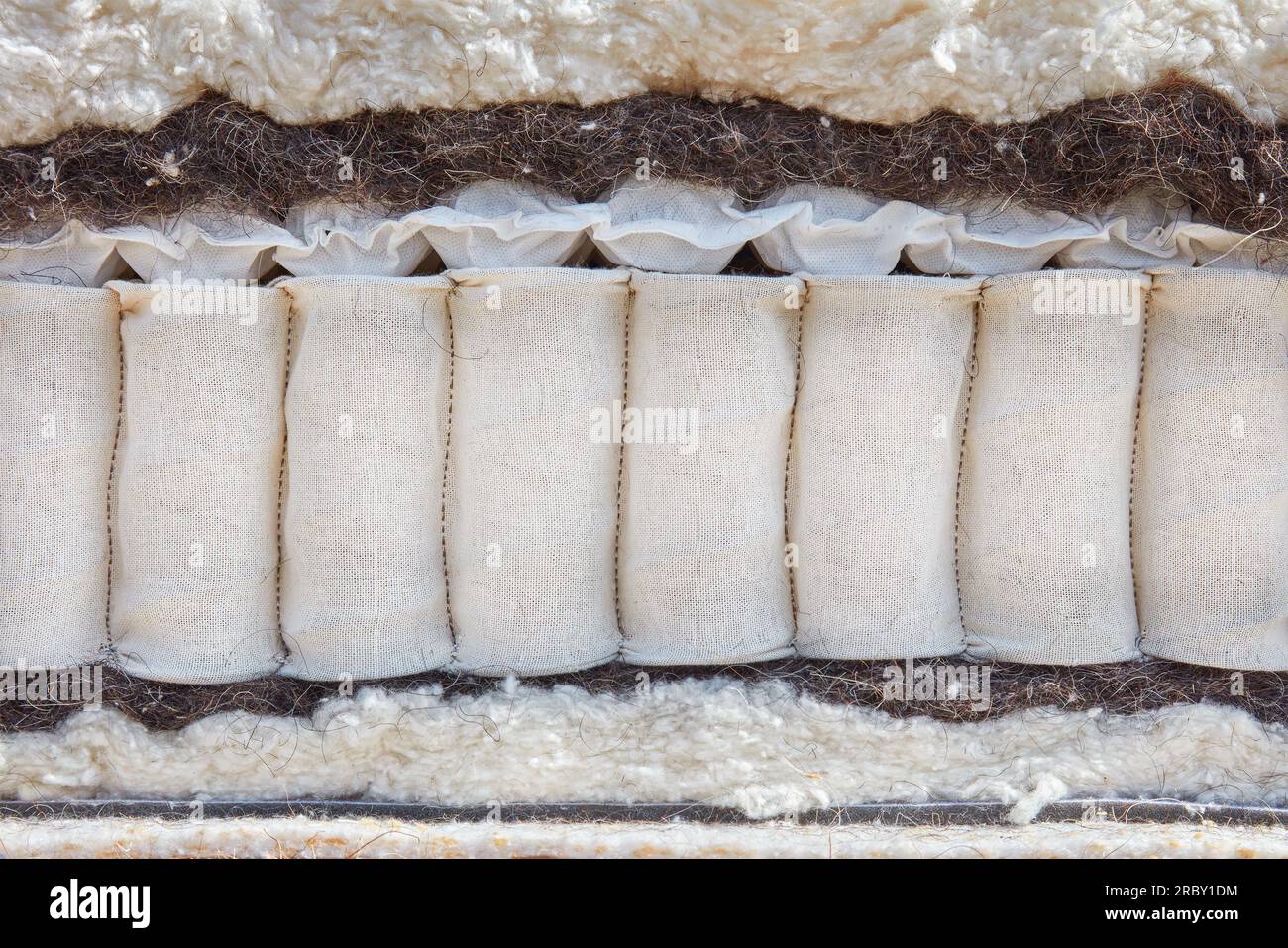 Querschnitt einer neuen Matratze aus natürlichen ökologischen Materialien Stockfoto