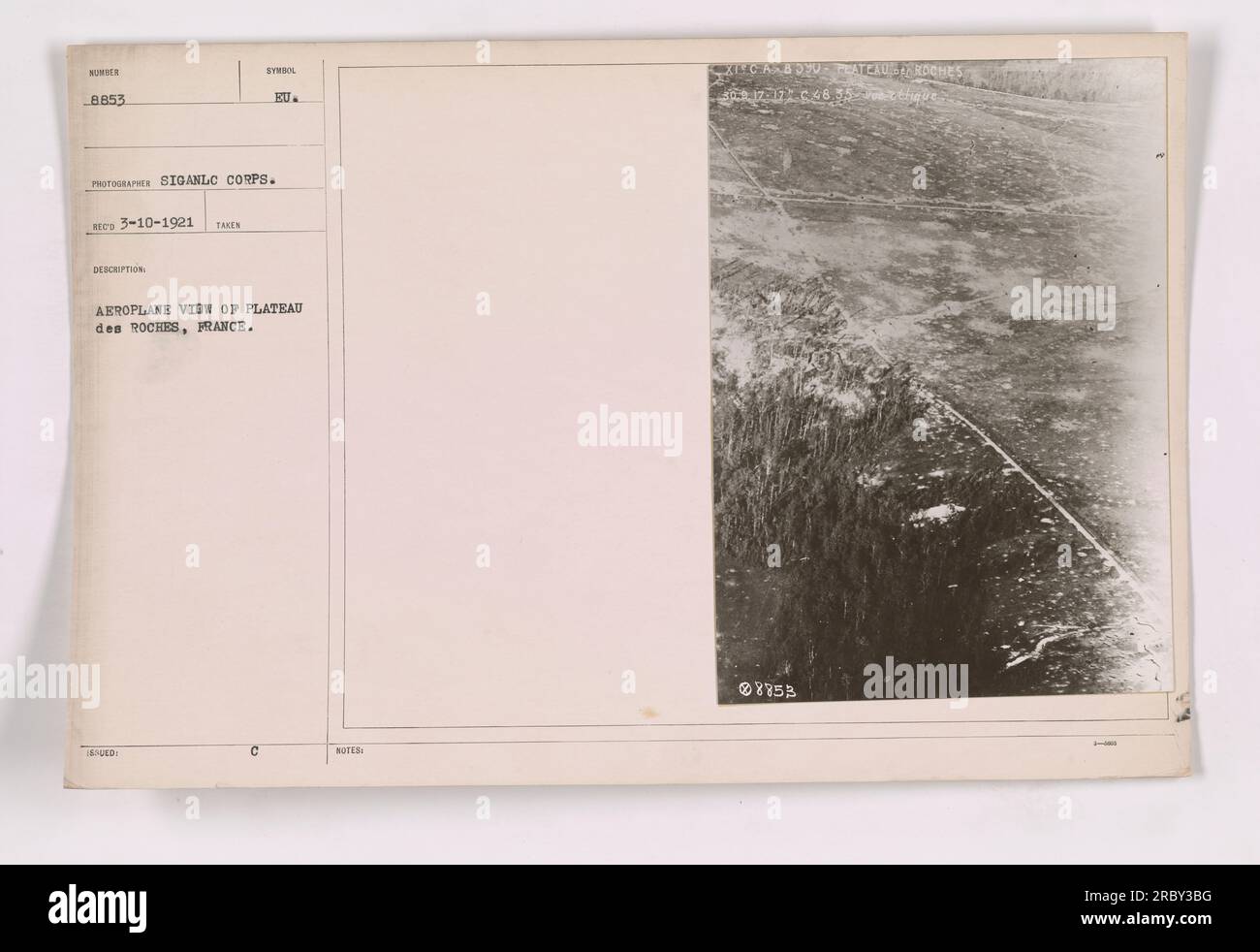 Ein Fotograf vom Signal Corps hat am 10. März 1921 einen Blick auf das Plateau des Roches in Frankreich geworfen. Die Abbildung zeigt die Landschaft des Plateau des Roches mit Hinweisen zu Referenzpunkten und Koordinaten. Dieses Foto ist Teil der Sammlung 111-SC-8853, die amerikanische Militäraktivitäten während des Ersten Weltkriegs dokumentiert. Stockfoto