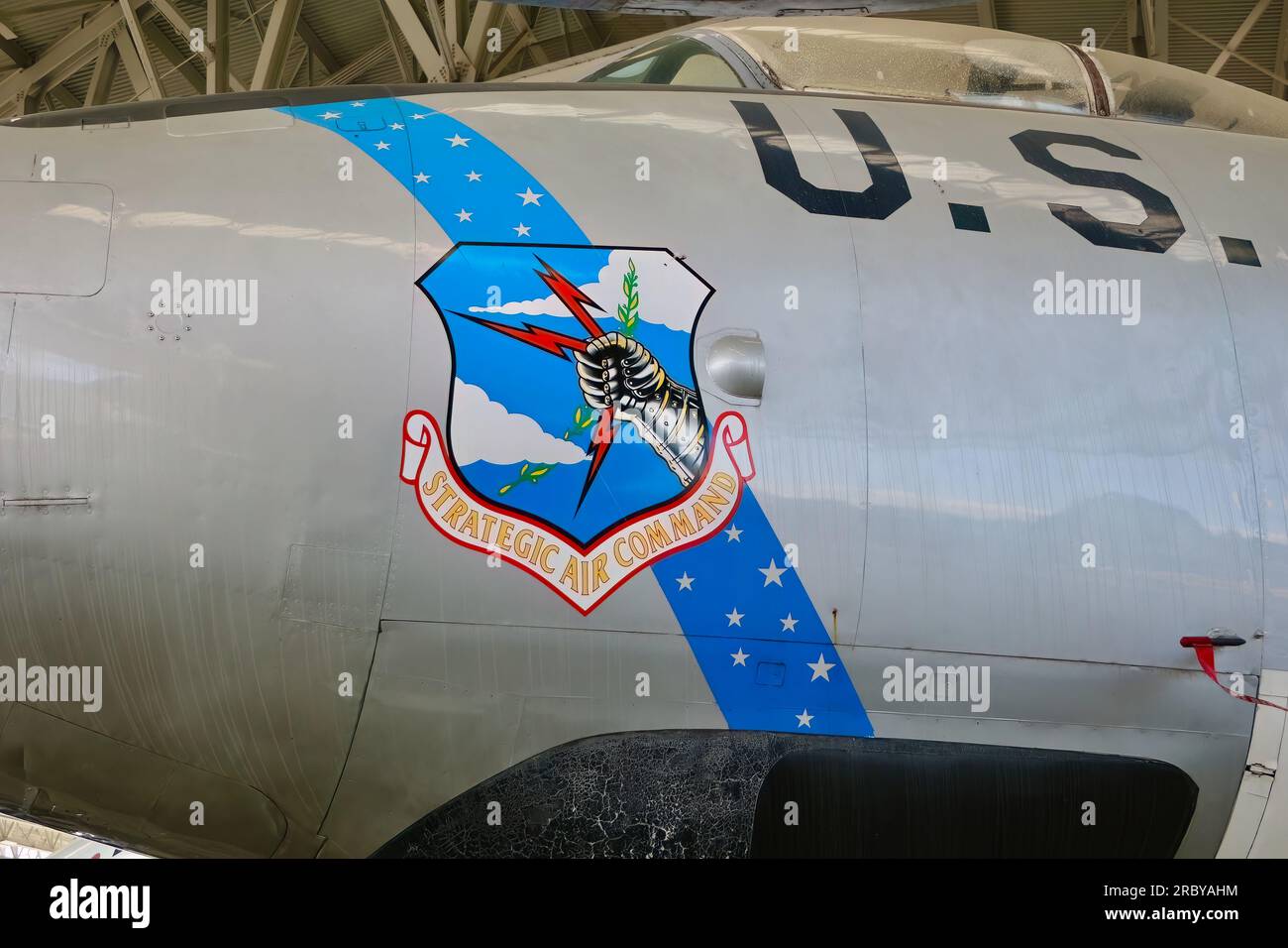 Nose Art auf einem mittleren USAF Boeing WB-47E Stratojet-Bomber im Museum of Flight Seattle Washington State USA Stockfoto
