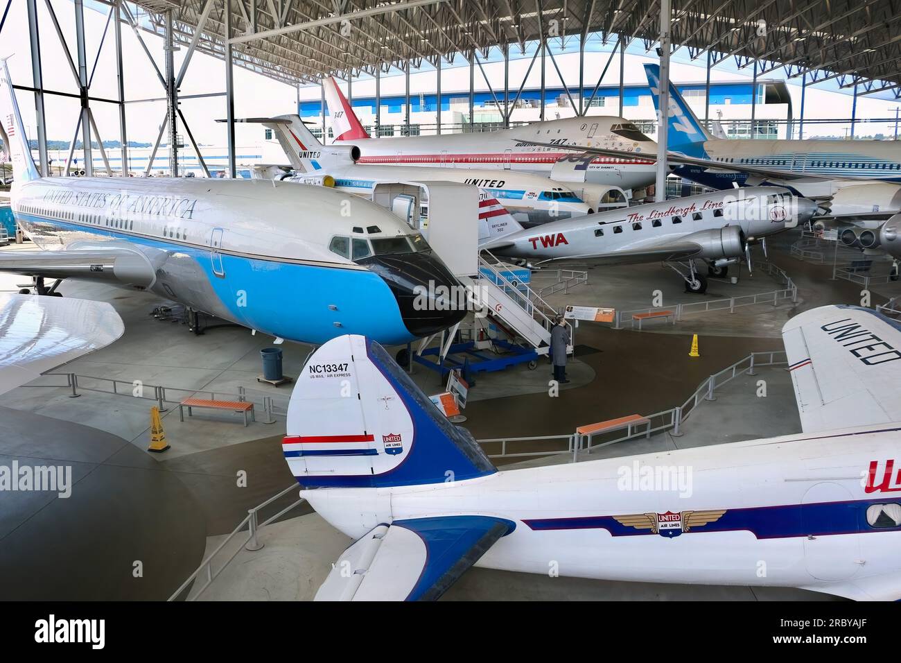 Sammlung von Passagierflugzeugen im Aviation Pavilion im Museum of Flight Seattle Washington State USA Stockfoto