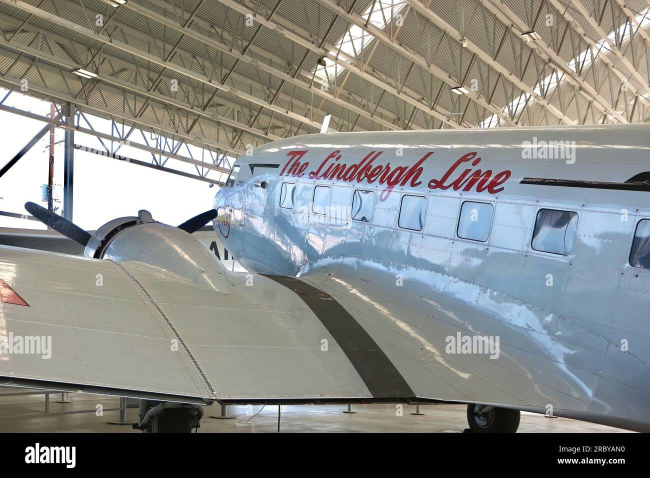 Douglas DC-2 Passagierflugzeuge mit den TWA-Markierungen der allerersten DC-2, die im Museum of Flight Seattle Washington State USA ausgestellt sind Stockfoto