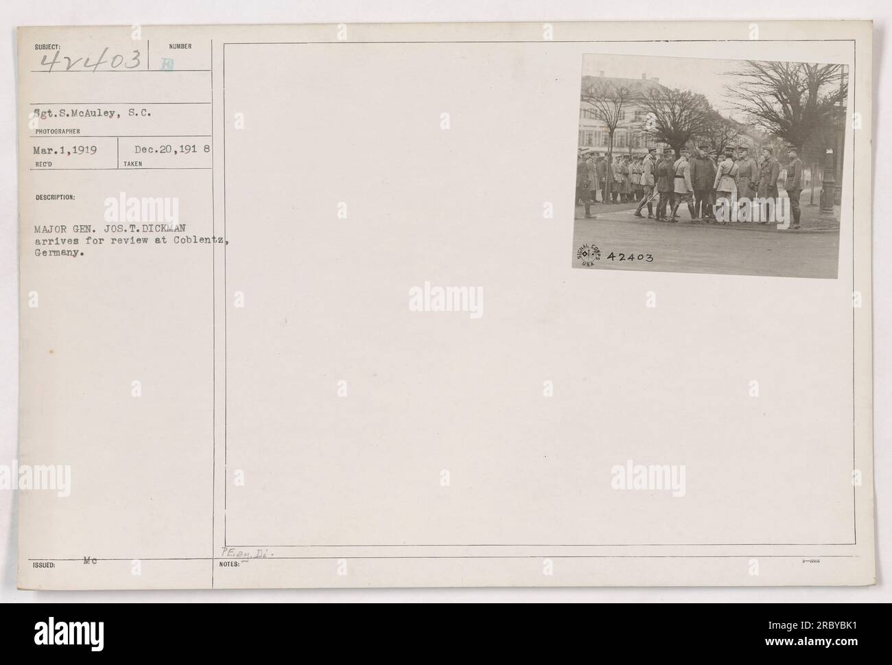 Sergeant S. McAuley von der 8. Calvary, aufgenommen am 1. März 1919. Generalmajor Jos. T. Dickman kommt für eine Bewertung in Coblenta, Deutschland. Dieses Foto wurde am 20. Dezember 1918 aufgenommen. (Hinweise: 42403) Stockfoto