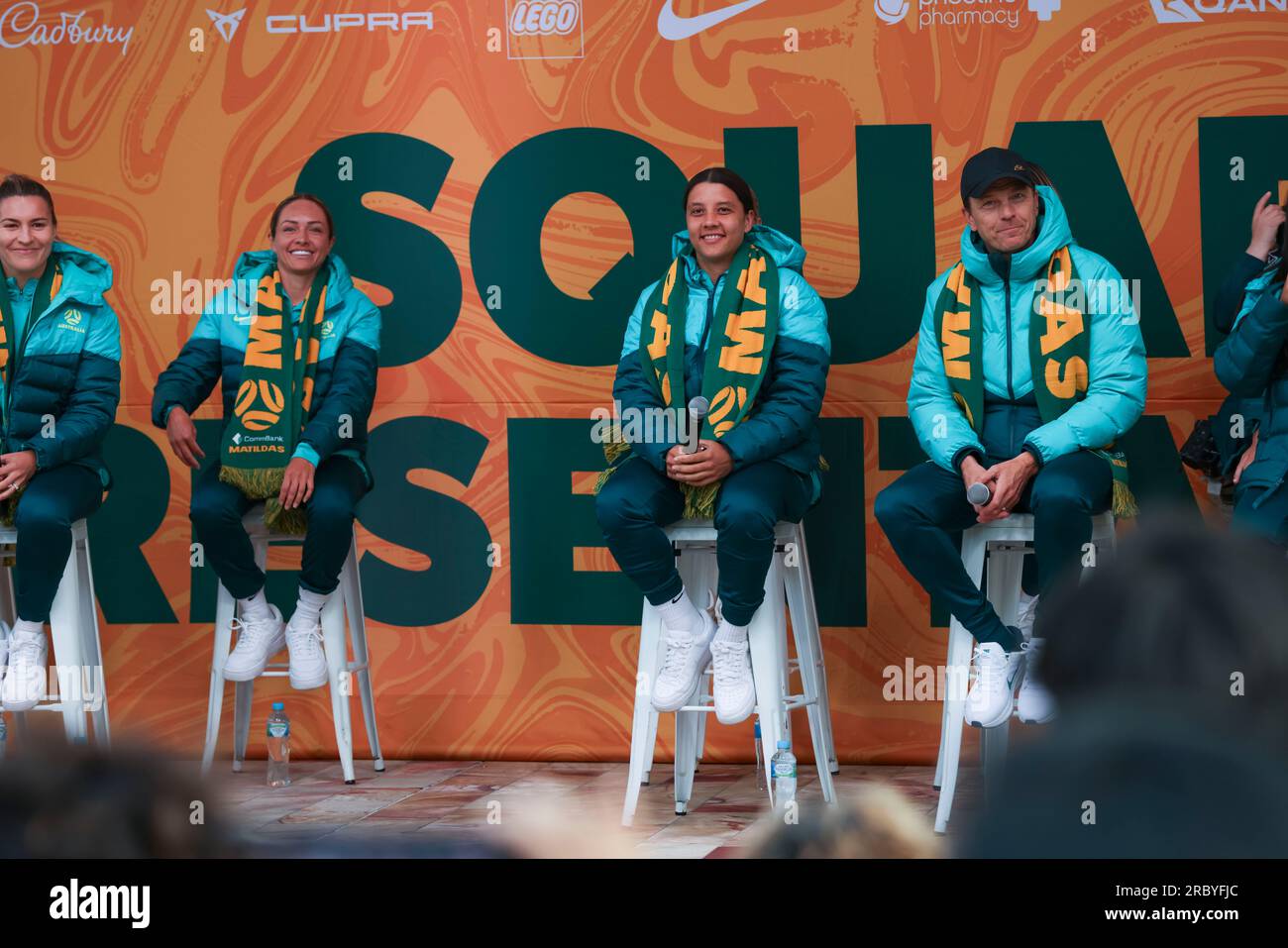 Melbourne, Australien. 11. Juli 2023. Sam Kerr und Coach Tony Gustavsson aus Australien, die während der Präsentation der FIFA Frauen-Weltmeisterschaft Matildas auf dem Federation Square auf der Bühne zu sehen waren. (Foto: George Hitchens/SOPA Images/Sipa USA) Guthaben: SIPA USA/Alamy Live News Stockfoto