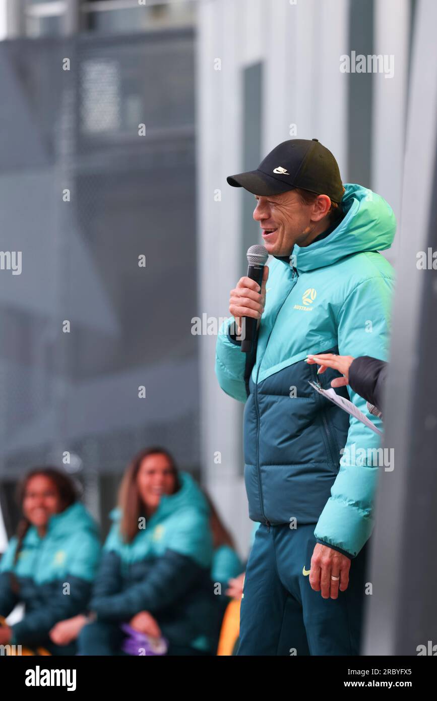 Melbourne, Australien. 11. Juli 2023. Tony Gustavsson, der australische Matildas-Trainer, wurde während der Präsentation der FIFA-Frauenweltmeisterschaft auf dem Federation Square auf der Bühne interviewt. (Foto: George Hitchens/SOPA Images/Sipa USA) Guthaben: SIPA USA/Alamy Live News Stockfoto