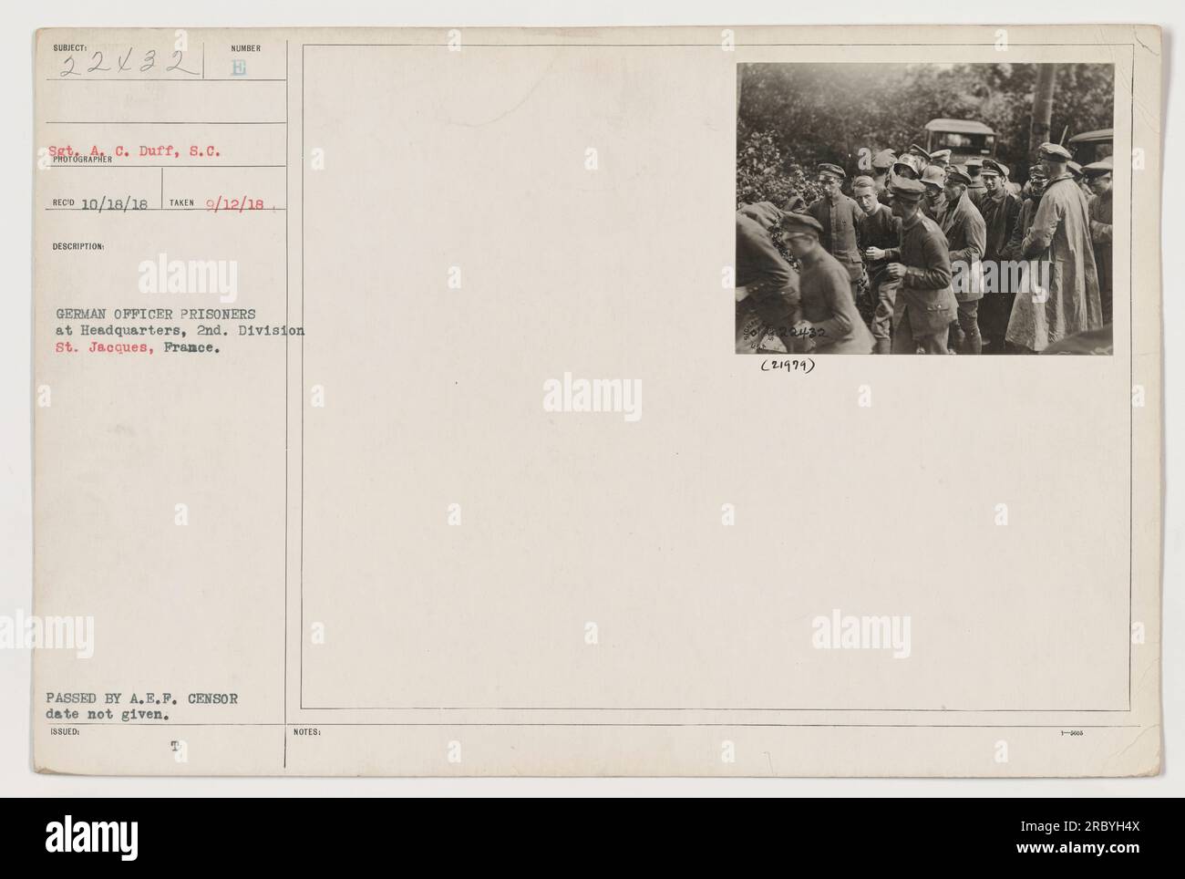Deutsche Offiziersgefangene im Hauptquartier, 2. Division, St. Jacques, Frankreich im Ersten Weltkrieg. Das Foto wurde am 12. September 1918 aufgenommen. Offiziell vom A.E.P. Zensor genehmigt. Fotograf: S.C. Duff. Katalognummer: 111-SC-22432, 22132 SAC. Diese Kopie wurde mit dem Vermerk 21999 ausgestellt. Stockfoto