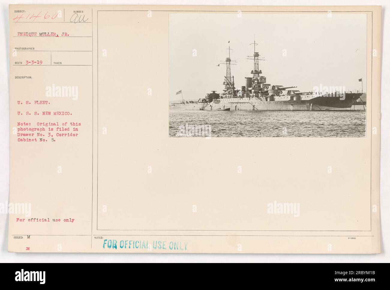 Eine Gruppe Matrosen an Bord der U.S.S. New Mexico im Ersten Weltkrieg Das Originalfoto ist in Schublade Nr. 3, Korridorschrank Nr. 5, nur zur offiziellen Verwendung abgelegt.“ Stockfoto